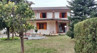 Town house 13 rooms of 350 m² in Collecorvino (65010)