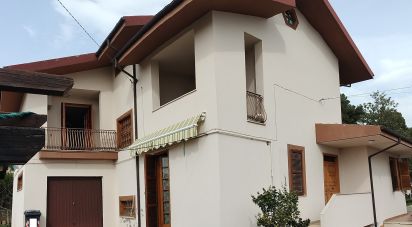 Casa indipendente 13 locali di 350 m² in Collecorvino (65010)