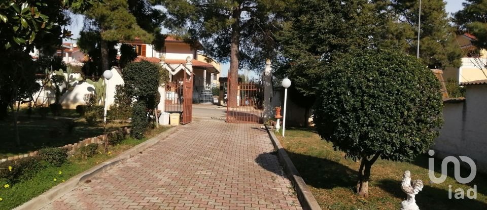 Town house 13 rooms of 350 m² in Collecorvino (65010)