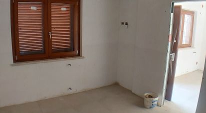 Trilocale di 60 m² a Pomezia (00040)