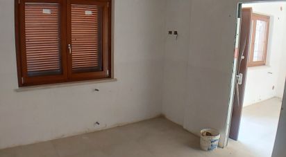 Three-room apartment of 60 m² in Pomezia (00040)