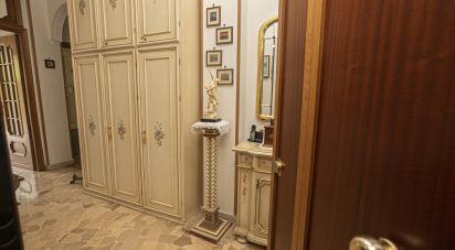 Apartment 6 rooms of 90 m² in Genova (16133)