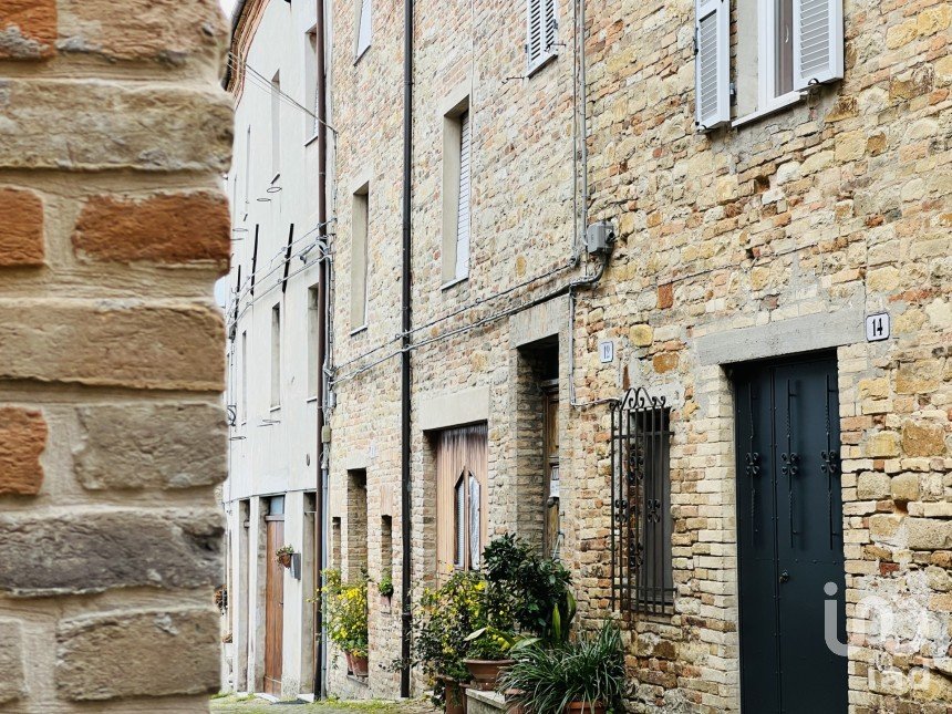 Casa indipendente / Villa 9 locali di 180 m² in Santa Vittoria in Matenano (63854)