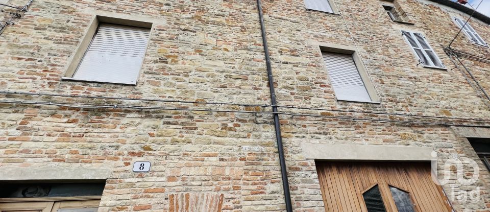 Casa indipendente / Villa 9 locali di 180 m² in Santa Vittoria in Matenano (63854)