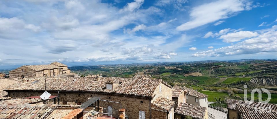 Casa indipendente / Villa 9 locali di 180 m² in Santa Vittoria in Matenano (63854)