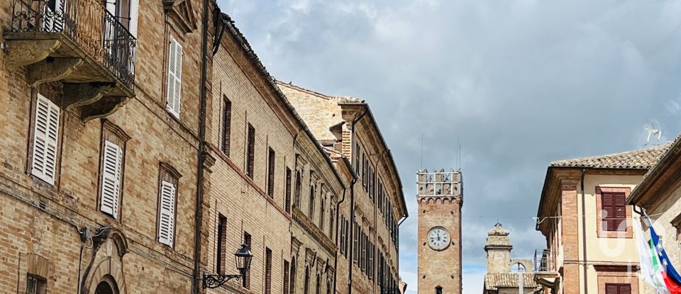 Casa indipendente / Villa 9 locali di 180 m² in Santa Vittoria in Matenano (63854)