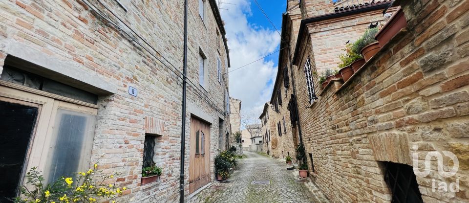 Casa indipendente / Villa 9 locali di 180 m² in Santa Vittoria in Matenano (63854)