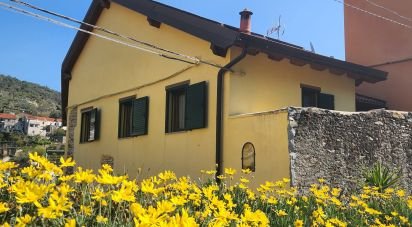 Casa indipendente / Villa 6 locali di 191 m² in Vado Ligure (17047)