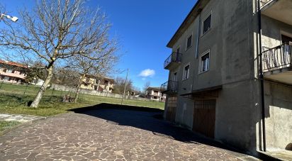 Villa Bifamiliare 10 locali di 220 m² in Biandronno (21024)