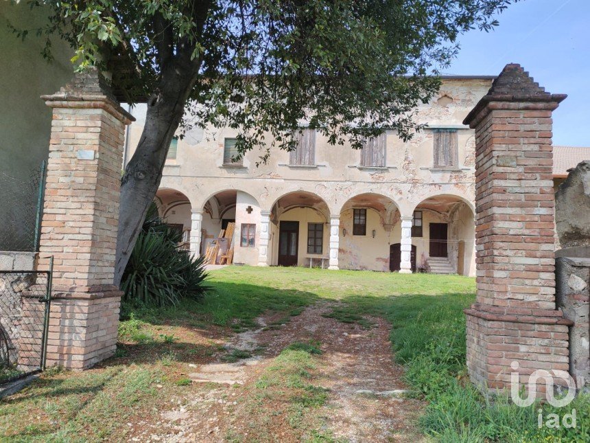 Country house 7 rooms of 900 m² in Desenzano del Garda (25015)