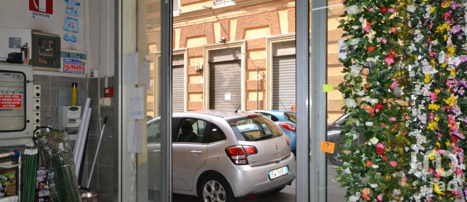 Shop / premises commercial of 328 m² in Genova (16151)