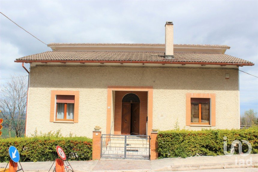 Casa indipendente 5 locali di 146 m² in Loro Piceno (62020)