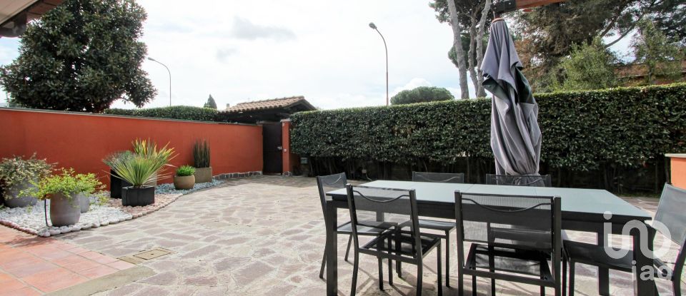 Villa Bifamiliare 6 locali di 273 m² in Grottaferrata (00046)