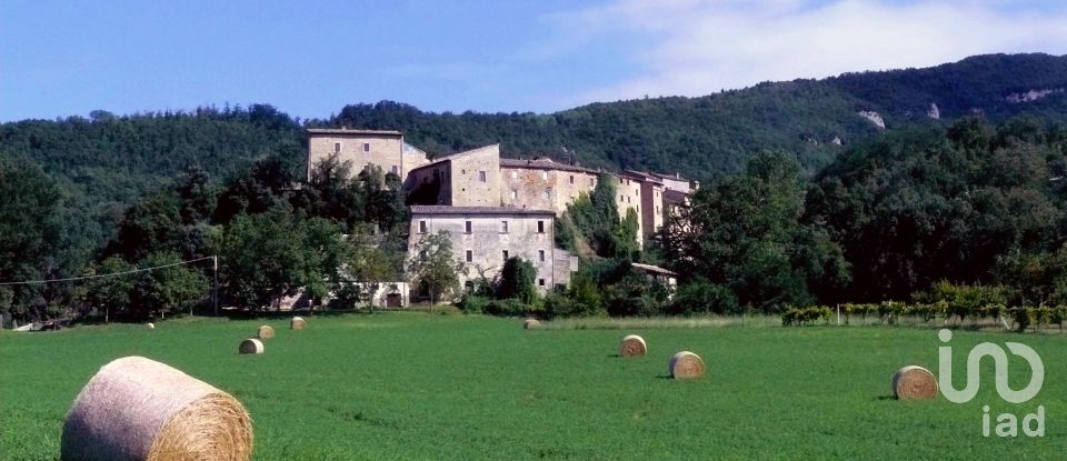 Rustico 11 locali di 430 m² in Rotella (63071)