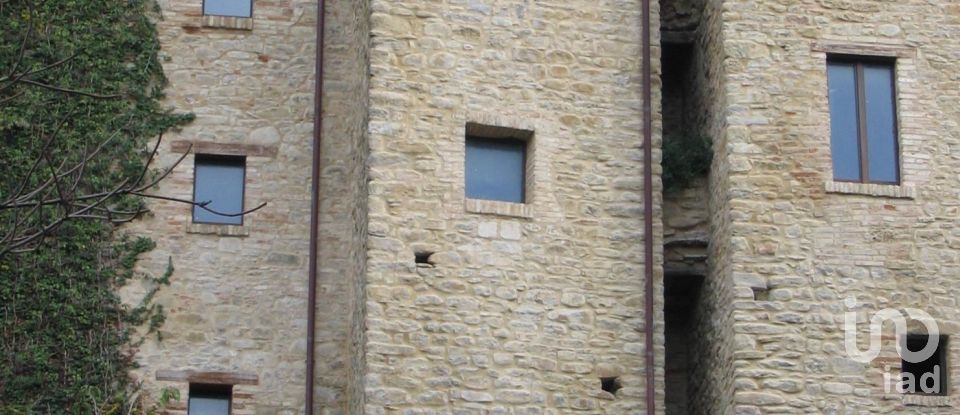 Rustico 11 locali di 430 m² in Rotella (63071)