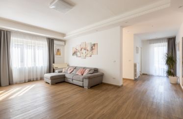 Apartment 8 rooms of 181 sq m in Castelfidardo (60022)