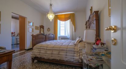 Appartamento 9 locali di 202 m² a Genova (16129)