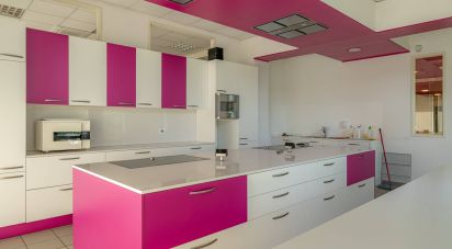 Negozio / locale commerciale di 201 m² in Cantù (22063)