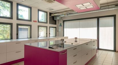 Negozio / locale commerciale di 201 m² in Cantù (22063)