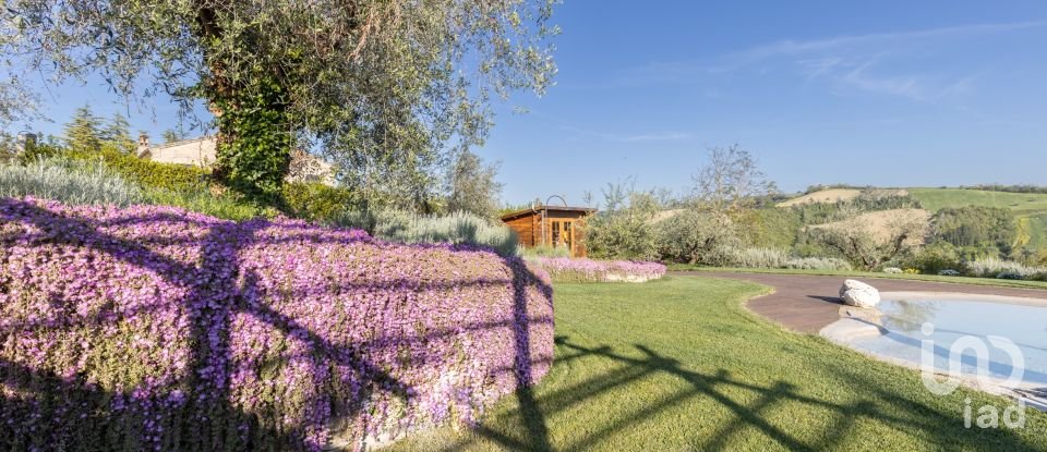 Casa indipendente / Villa 21 locali di 395 m² in Fermo (63900)