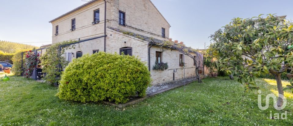 Casa indipendente / Villa 21 locali di 395 m² in Fermo (63900)