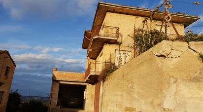 Casa indipendente / Villa 13 locali di 180 m² in Ponzano di Fermo (63845)