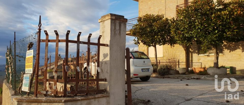 Casa indipendente / Villa 13 locali di 180 m² in Ponzano di Fermo (63845)