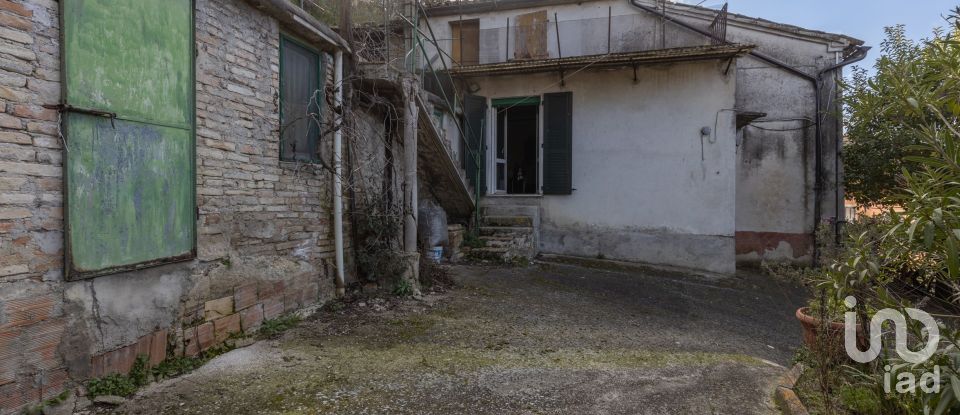 Abitazione 6 locali di 90 m² in Pollenza (62010)