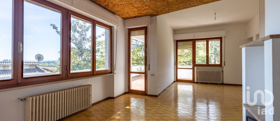 Villa Bifamiliare 10 locali di 389 m² in Macerata (62100)