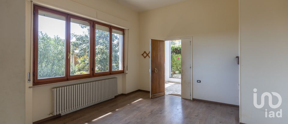 Villa Bifamiliare 10 locali di 389 m² in Macerata (62100)