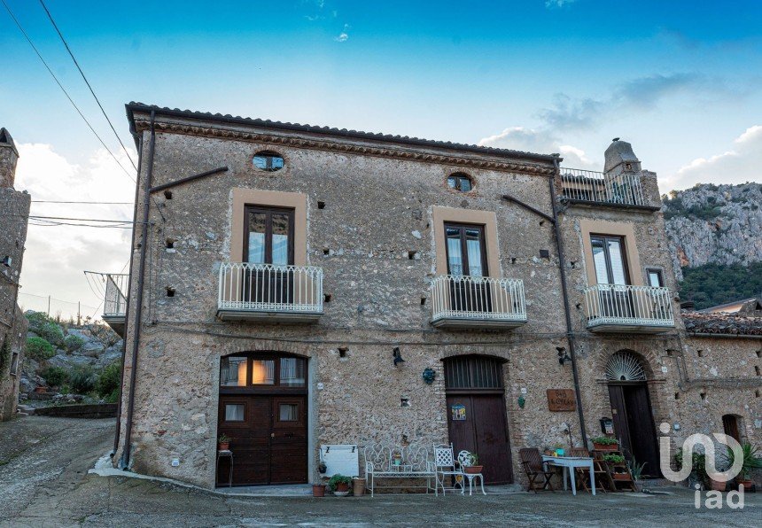 Casa indipendente 11 locali di 270 m² in Civita (87010)