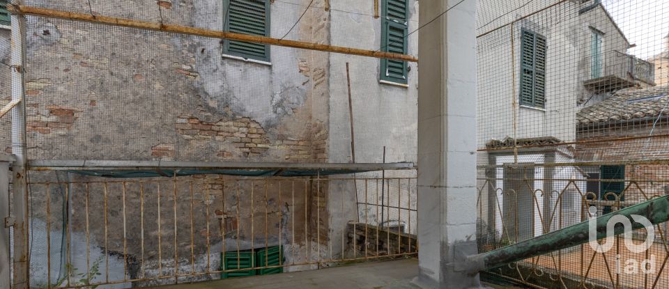 Town house 7 rooms of 200 m² in Osimo (60027)
