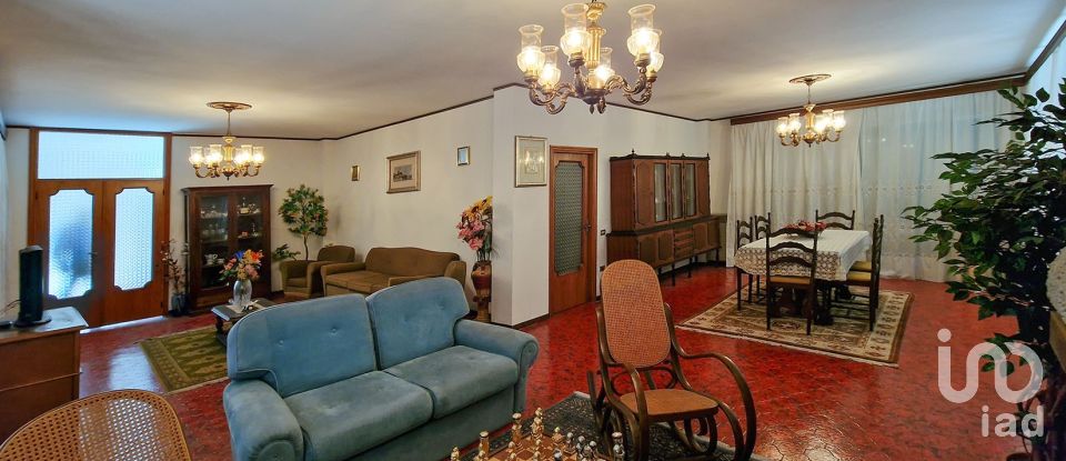 Casale 12 locali di 435 m² in Recanati (62019)