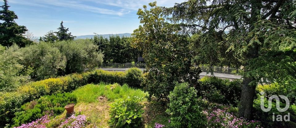 Casale 12 locali di 435 m² in Recanati (62019)