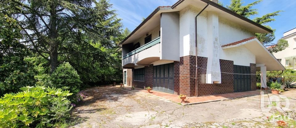 Casale 12 locali di 435 m² in Recanati (62019)