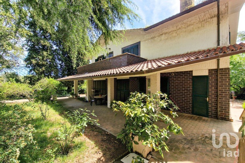 Casale 12 locali di 435 m² in Recanati (62019)