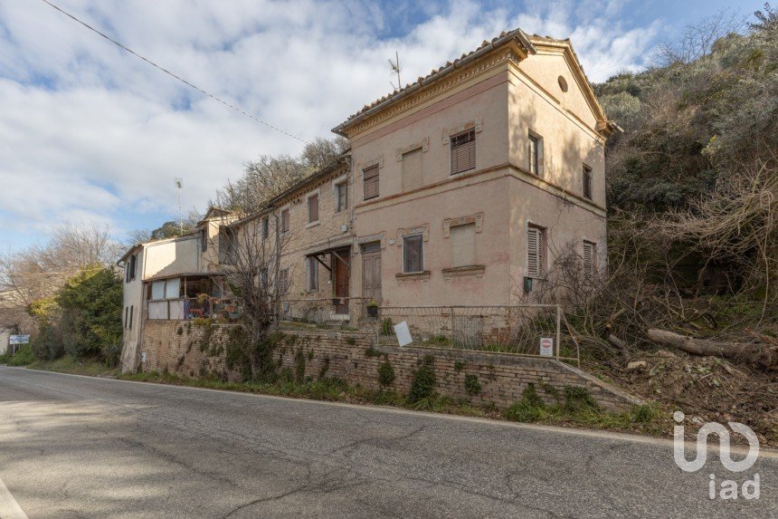 Abitazione 8 locali di 172 m² in Pollenza (62010)