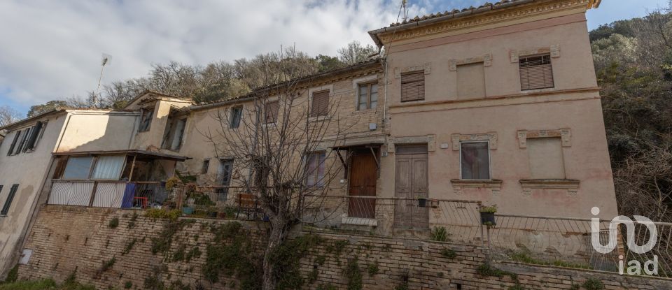 Mansion 8 rooms of 172 m² in Pollenza (62010)