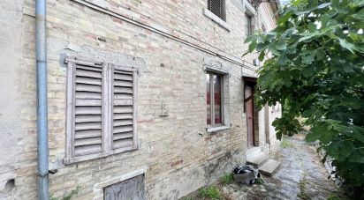 Abitazione 8 locali di 172 m² in Pollenza (62010)