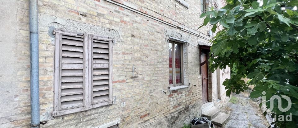 Mansion 8 rooms of 172 m² in Pollenza (62010)