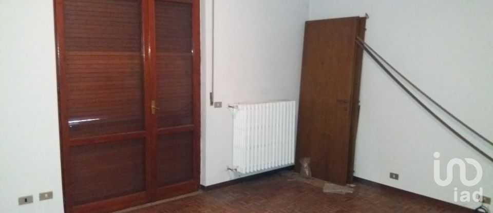 Three-room apartment of 97 m² in Limbiate (20812)