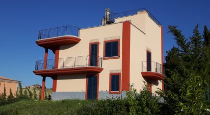 Villa Bifamiliare 3 locali di 98 m² a Offida (63073)