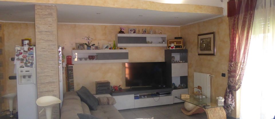 Apartment 5 rooms of 118 m² in Limbiate (20812)