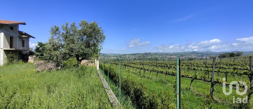 Rustico 0 locali di 400 m² in Controguerra (64010)