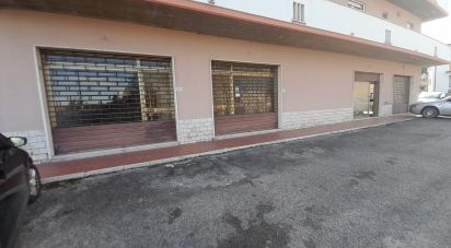 Commercial space of 213 sq m in Castellalto (64020)