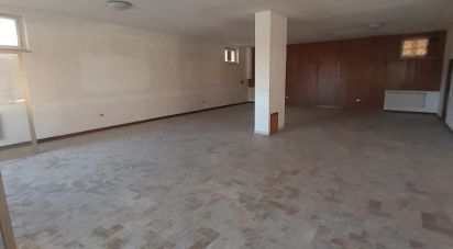Attività locali di 213 m² in Castellalto (64020)