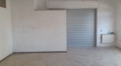 Attività locali di 213 m² in Castellalto (64020)