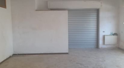 Commercial space of 213 sq m in Castellalto (64020)
