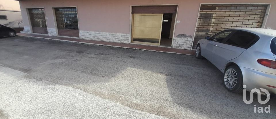 Retail property of 213 m² in Castellalto (64020)