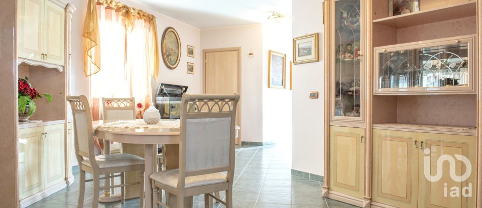 House 5 rooms of 204 m² in Castelfidardo (60022)